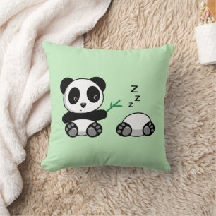Coussin Paire de mignons petits pandas sur vert