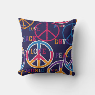 Coussin Paix hippie : Conception de symboles vibrants.
