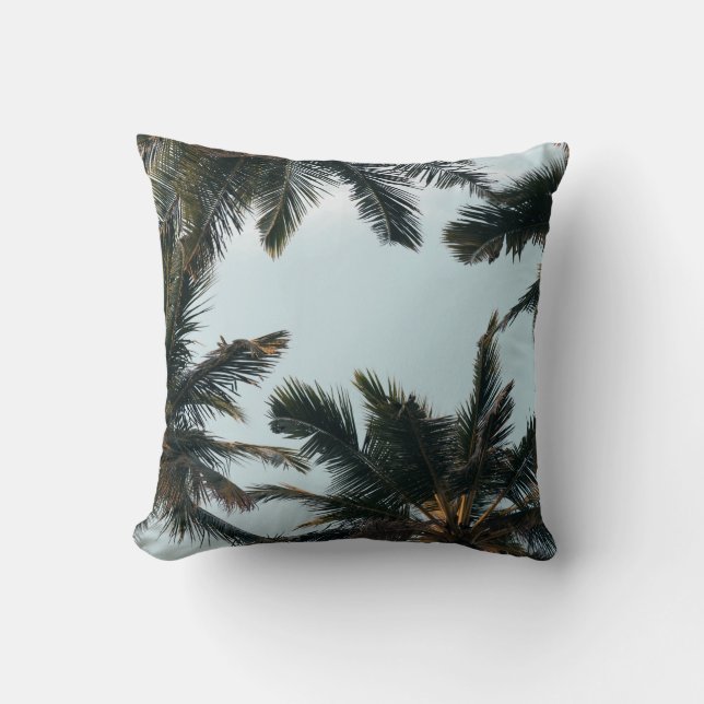 Coussin Palmier vert sous ciel blanc le matin (Recto)