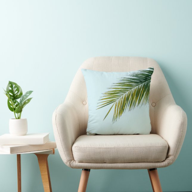 Coussin Palmier Vert Tropical sur Fond Bleu Clair (Chaise)