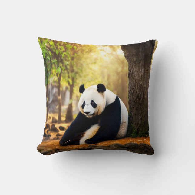 Coussin Panda pensif – Réflexion paisible au bord d'un arb (Recto)
