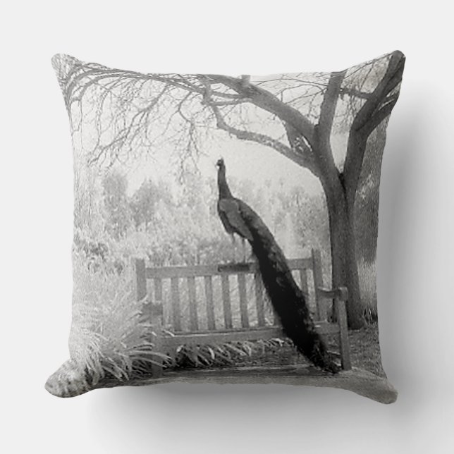 Coussin Paon sur un banc (Recto)