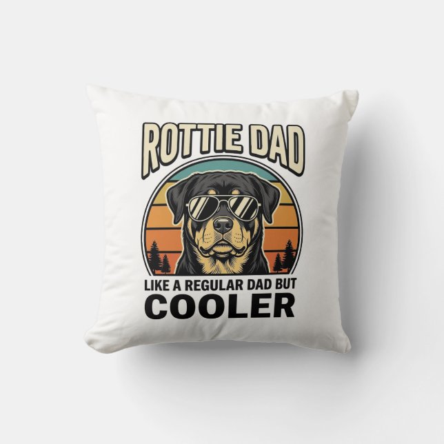 Coussin Papa Rottie comme un papa normal mais design plus  (Recto)