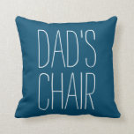 Coussin PAPA'S CHAIR décorative Just for Dad Custom<br><div class="desc">C'est la chaise de papa ! Dites à tous les autres que ce siège est réservé à papa. L'oreiller à lancer amusant fait un grand cadeau de Fête des pères,  l'anniversaire de papa,  et pour les vacances. Papa appréciera que tu veuilles sauver son endroit préféré juste pour lui.</div>