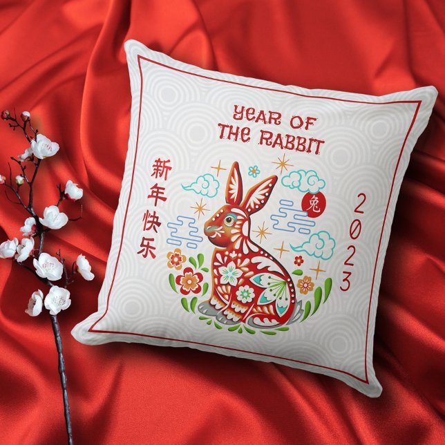 Coussin Papercut chinois 2023 Rabbit Red Foil (LINK FOR 2026 YEAR OF THE HORSE: www.zazzle.com/collections/119527212422228266)