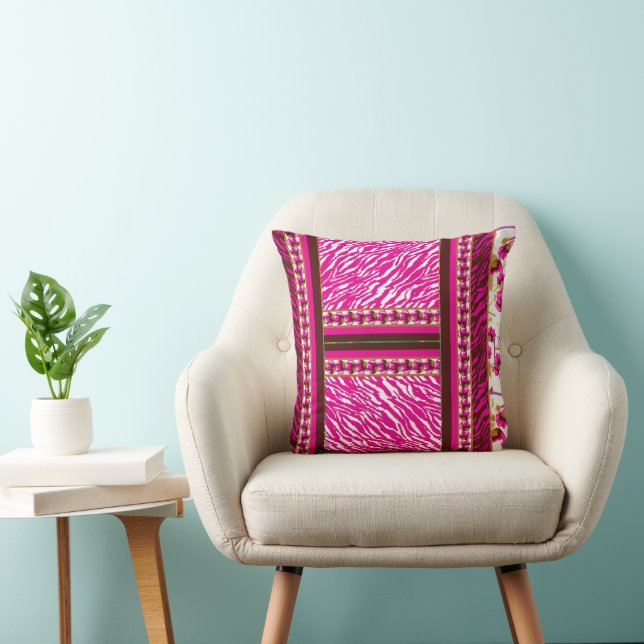 Coussin papier peint rose et blanc avec croix dessus (Chaise)