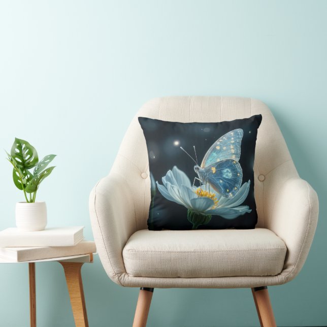 Coussin Papillon bleu sur une fleur de lune (Chaise)