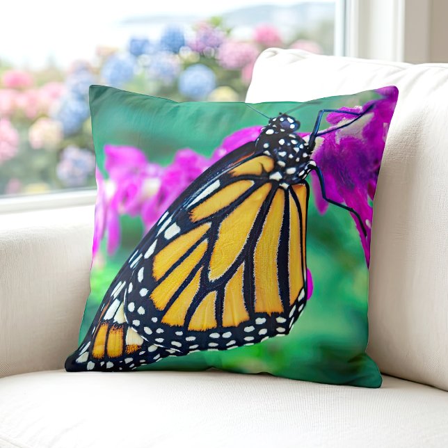 Coussin Papillon monarque orange photo fleur violette auda (Créateur téléchargé)