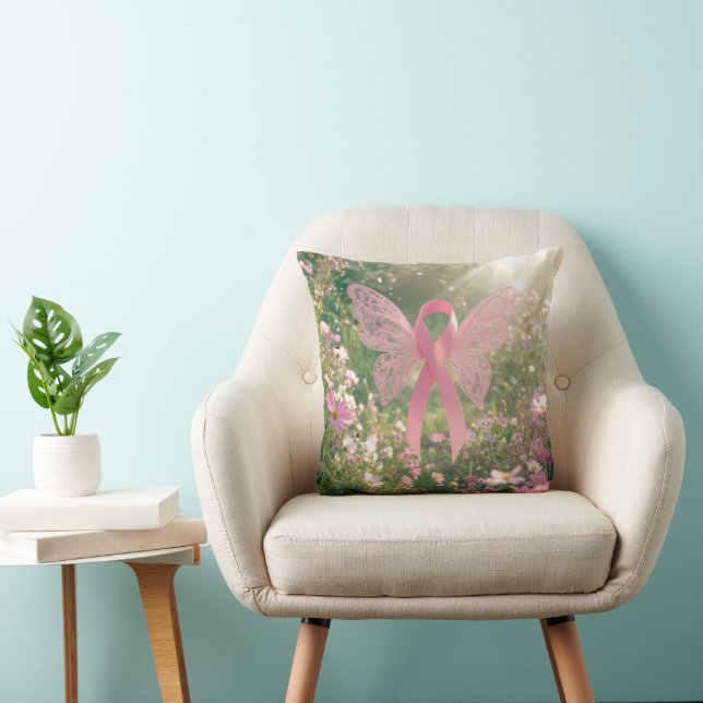 Coussin Papillon Ruban Rose dans un Jardin (Chaise)