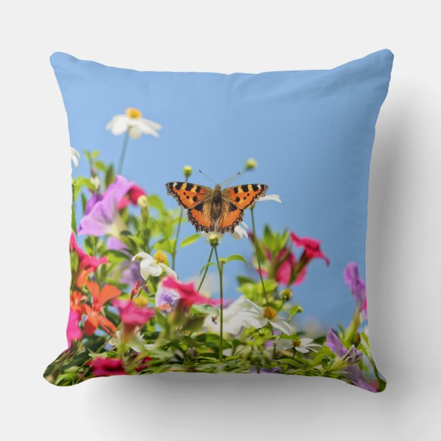 Coussin Papillon sur des fleurs et ciel bleu (Recto)