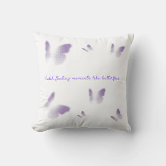 Coussin papillon violet avec devis inspirant