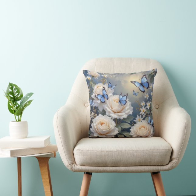 Coussin Papillons bleus sur des roses blanches et des marg (Chaise)