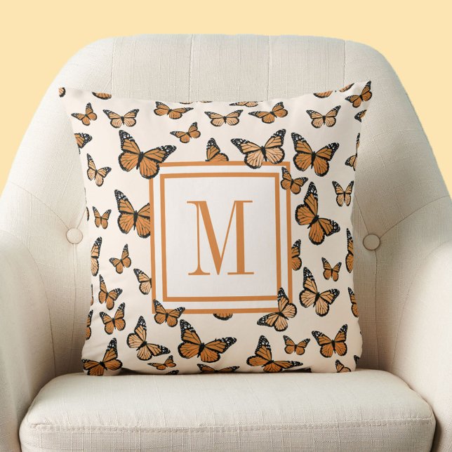 Coussin Papillons d'automne orange Monogramme personnalisé (Créateur téléchargé)