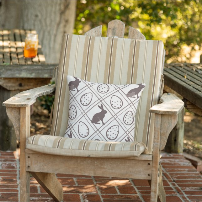 Coussin Pâques carreaux marron   (Chaise)
