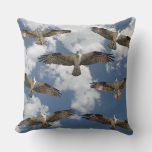 Coussin Parade de Balbuzards dans le ciel