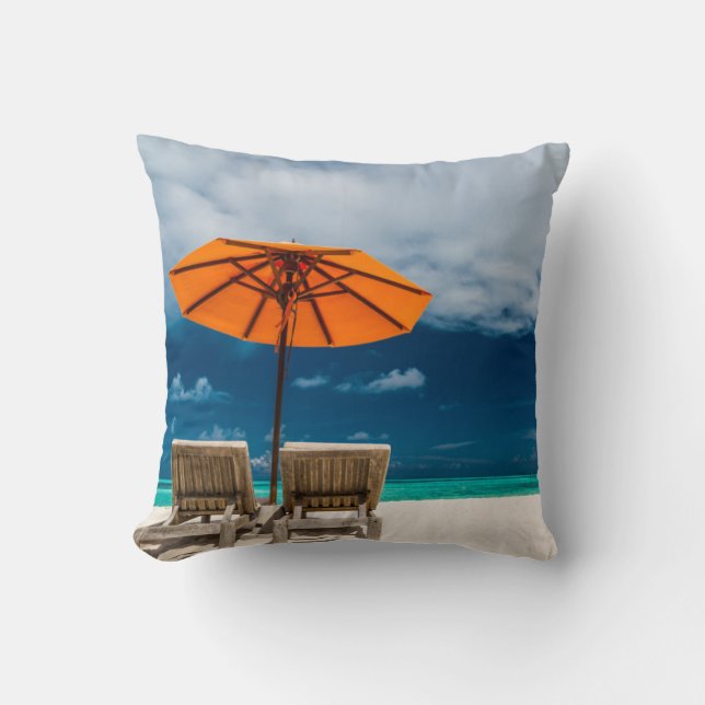 Coussin Parapluie de Sun sur la plage sablonneuse (Recto)