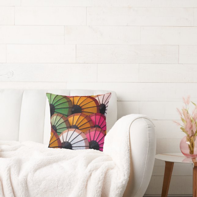 Coussin Parapluies multicolores: marché de Luang Prabang (Canapé)