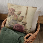 Coussin Paris France Tour Eiffel Collage Floral<br><div class="desc">Paris France Tour Eiffel Écran Floral Collage Jeu d'oreiller Coussin présente un collage de la Tour Eiffel,  Arc de Triomphe,  fleurs antiques avec un écrin français. Parfait pour le décor de maison ou comme cadeau d'anniversaire,  la fête des mères ou Noël. Conçu par Evco Studio www.zazzle.com/store/evcostudio</div>
