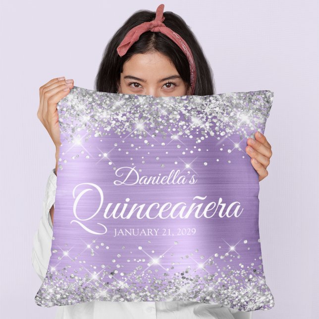 Coussin Parties scintillant d'argent clair violet huile Qu (Silver Glitter Light Purple Foil Quinceañera Throw Pillow)