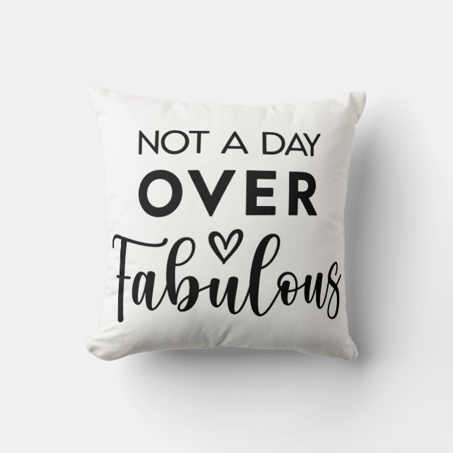 Coussin Pas un jour de plus que fabuleux – Citation drôle  (Recto)