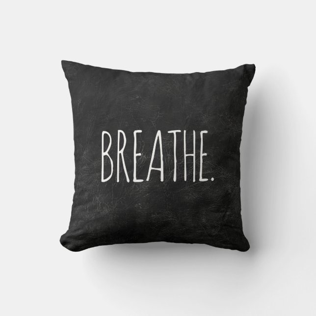 Coussin PASSER le texte sur le cuir noir (Recto)