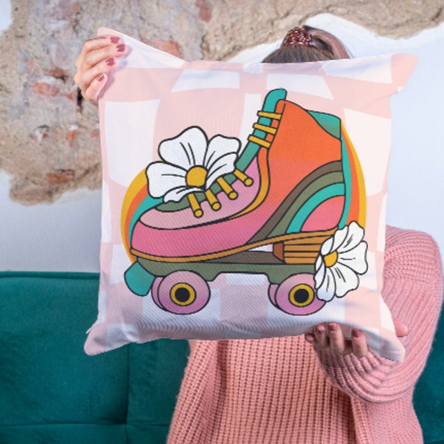 Coussin Patinage à roulettes super 60s Hippie arc-en-ciel (Groovy Retro Roller Skate 60s Hippie Rainbow Throw Pillow teen college dorm room decor decoration)
