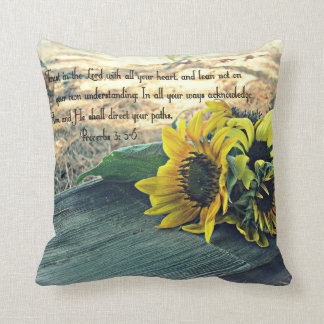 Coussin Pays-Occidental, tournesols et vers de bible
