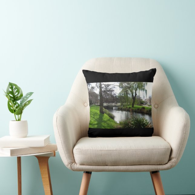 Coussin Paysage verdoyant de la rivière Avon (Chaise)