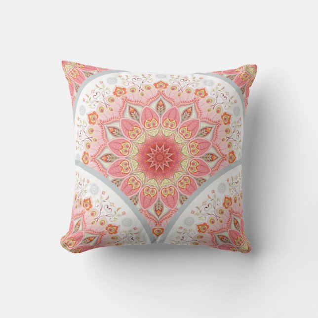 Coussin Peacock Feathers, Floral Round Ornament. (Recto)