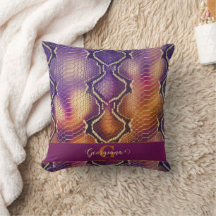 Coussin Peau de serpent chatoyante en violet et or monogra
