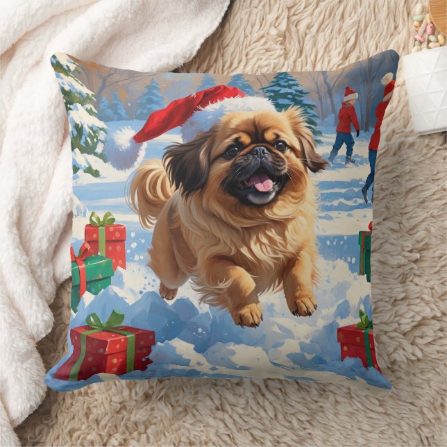 Coussin Pékinois courant dans la neige avec un chapeau de  (Couverture)