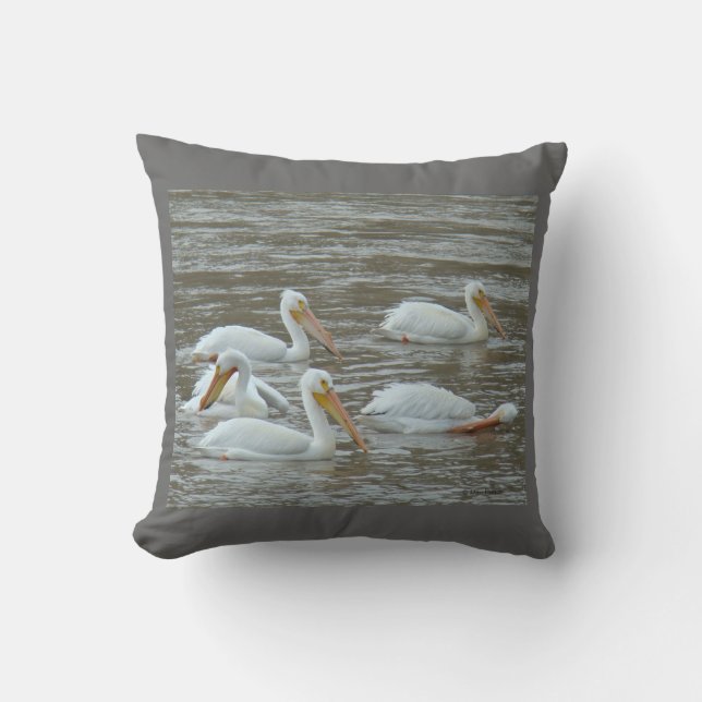 Coussin Pélicans blancs B16 sur une rivière boueuse (Recto)