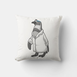 Coussin Penguin comme docteur avec le manteau du docteur