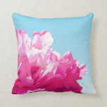 Coussin Peony rose<br><div class="desc">Une jolie pivoine rose sur un arrière - plan bleu ciel qui s'estompe.</div>