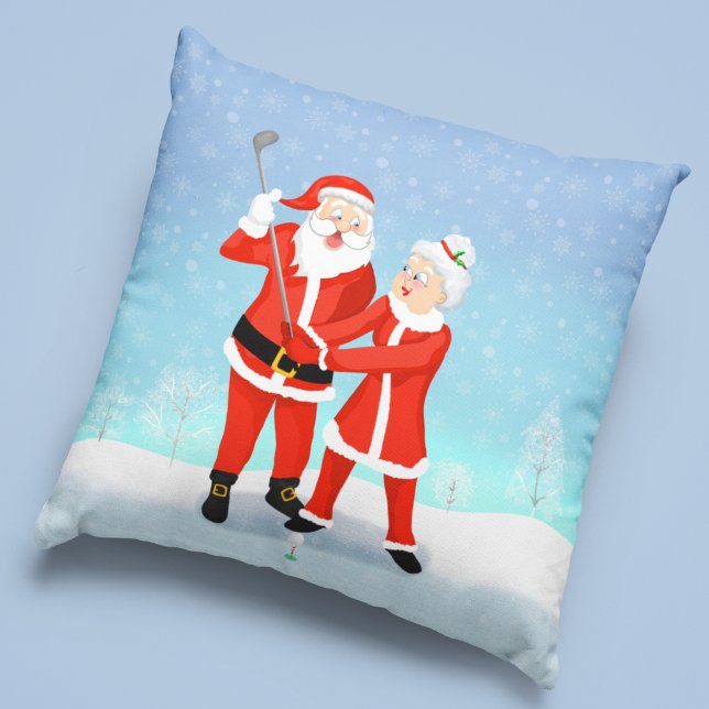 Coussin Père Noël Aidant Mme Claus Avec Son Tournoi De Gol (For the golfing family or a couple, this is a great winter addition to your home decorations.)