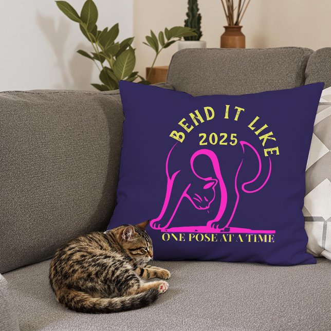 Coussin Personnalisable "Plier comme 2025" Yoga Cat (Créateur téléchargé)