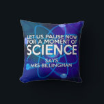 Coussin Personnalisé Arrêtons-nous maintenant Science<br><div class="desc">Personnalisez le nom pour créer un oreiller de lancer cool,  inspiré de la science tendance conçu comme un cadeau pour tous les scientifiques,  professeurs de sciences,  étudiants en sciences,  bref,  n'importe quel geek de science dans votre vie (et qui vous inclut)! Conçu par Science Geekness© à l'adresse http://www.zazzle.com/sciencegeekness*</div>
