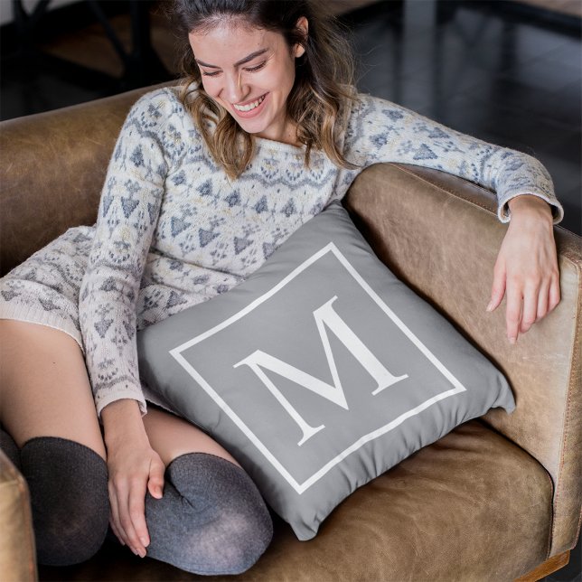 Coussin Personnaliser monogramme sur gris (Créateur téléchargé)