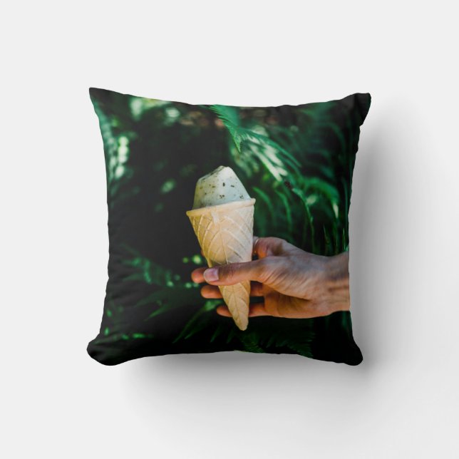 Coussin Personne tenant de la glace (Recto)