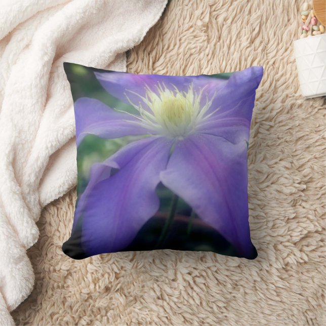 Coussin Pétales de fleur de clématite violette tendre (Couverture)