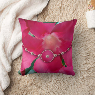 Coussin Pétales et perles roses