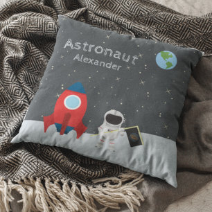 Coussin Petit astronaute sur la Lune, espace prénom