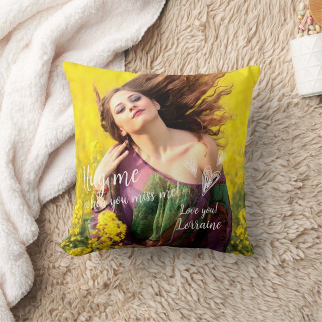 Coussin Petite Amie 'Serre Moi' (Couverture)
