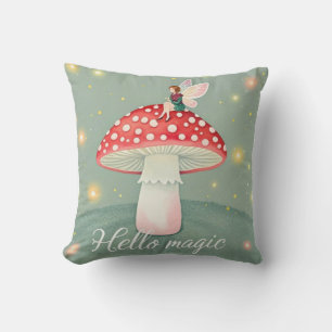 Coussin Petite fée perchée sur le champignon et brillante