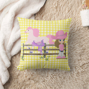 Coussin Petite fille avec clôture et selle à cheval