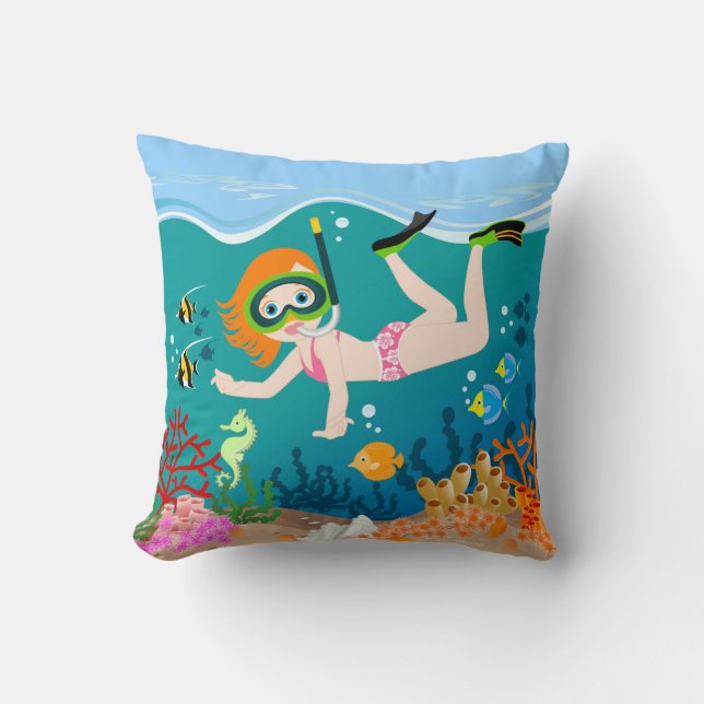 Coussin Petite fille en snorkeling sous la mer (Recto)