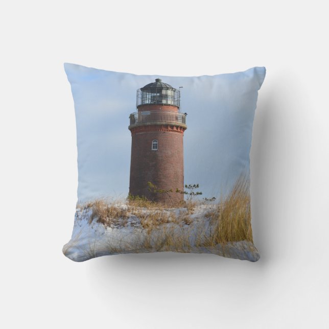 Coussin Phare de Sturdy sur une côte rocheuse en hiver (Recto)