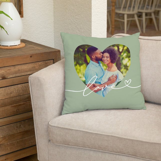 Coussin Photo de cœur de script d'amour vert sauge (Créateur téléchargé)