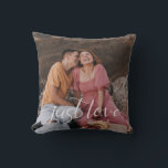 Coussin Photo de couple Just Love Script<br><div class="desc">Cette conception présente votre meilleure photo avec le script moderne du cœur "Just Love",  et un effet toile de lin de ton naturel rustique au dos. Idée de cadeau idéal pour les jeunes mariés,  crémaillère,  anniversaire,  et plus encore.</div>
