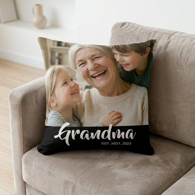 Coussin Photo de script moderne noir établi par grand-mère (Grandma Established Script Photo Pillow)